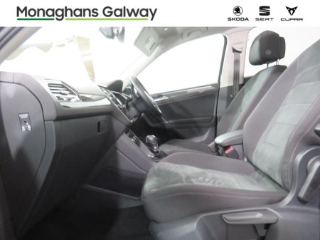 2019 Volkswagen Tiguan Allspace R-LINE 2.0 TDI AUTO 7 SEATER thumbnail