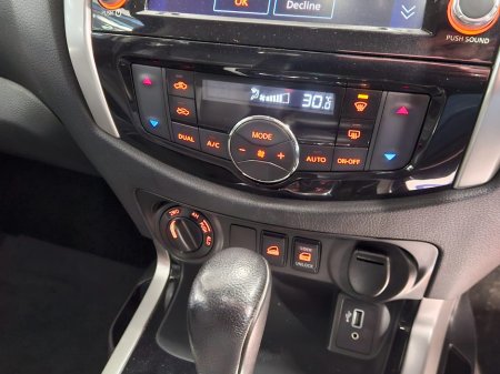 2019 Nissan Navara  thumbnail