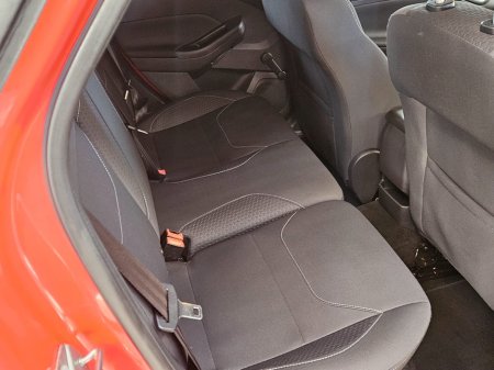 2016 Ford Focus - thumbnail 6