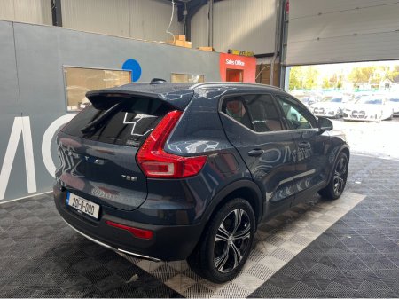 2020 Volvo XC40 - view 2