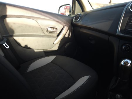 2015 Dacia Sandero STEPWAY SIGNATURE 1.5 DCI 90 4 thumbnail