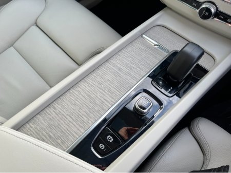 2023 Volvo XC60 - thumbnail 18