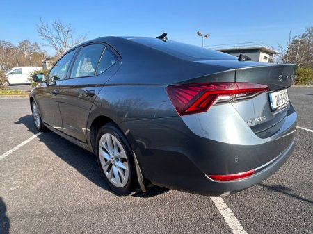 2021 Skoda Octavia - view 2