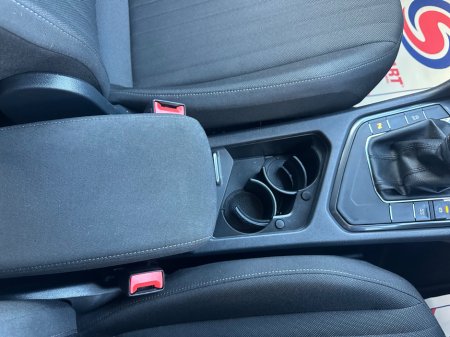 2023 Volkswagen Tiguan Allspace 2.0 TDI 150HP Life €38,950 thumbnail