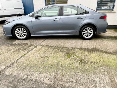 2024 Toyota Corolla LUNA SALOON 4DR AUTO 1.8 PETROL/ELECTRIC SELF CHARGING HYBRID €27,950 thumbnail