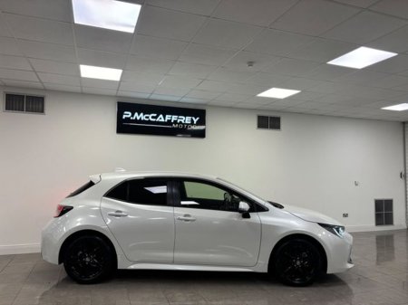 2021 Toyota Corolla 1.8 Hybrid Luna Sport Hatchback €19,750 thumbnail