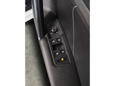 2018 Volkswagen Tiguan 2.0 TDI R-LINE 4MOTION €28,750 thumbnail