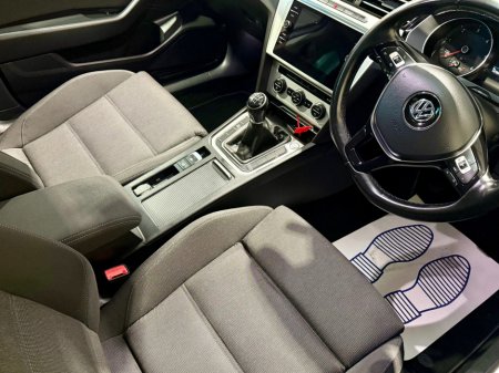 2019 Volkswagen Passat CL 2.0 TDI MANUAL 6SPEED FWD 150HP 4DR thumbnail