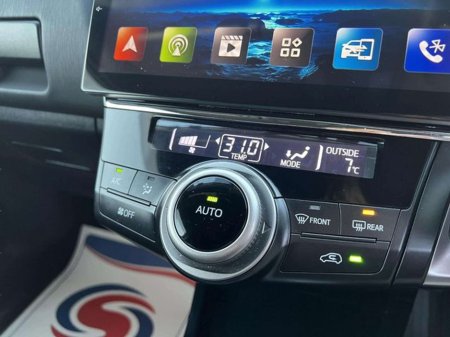 2017 Toyota Prius - thumbnail 33