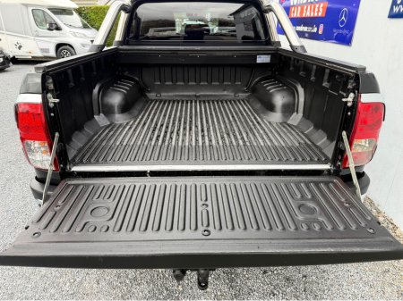 2016 Toyota Hilux - thumbnail 9