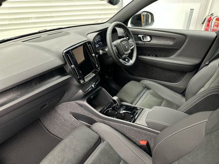 2026 Volvo EX40 - view 2