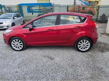 2016 Ford Fiesta - thumbnail 11