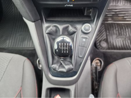 2015 Ford Focus - thumbnail 20