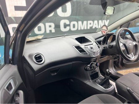 2013 Ford Fiesta - thumbnail 9