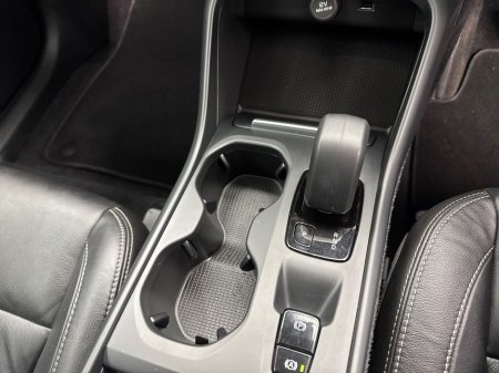2022 Volvo XC40 - thumbnail 16
