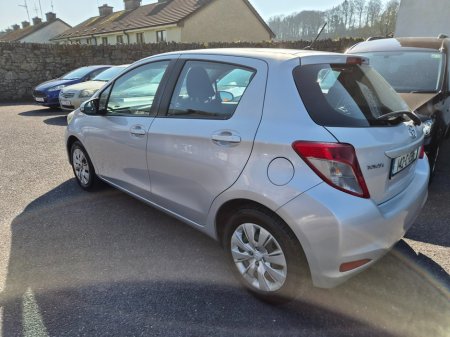 2014 Toyota Yaris - thumbnail 6