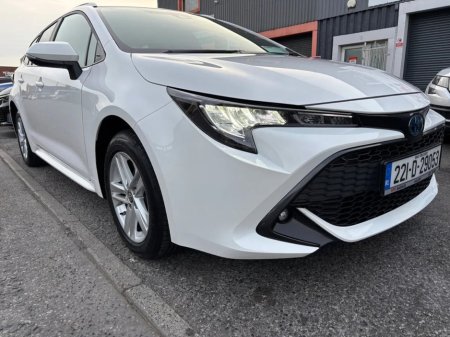 2022 Toyota Corolla 1.8 Hybrid Luna Saloon €20,500 thumbnail