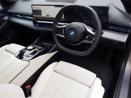 2025 BMW i5 eDrive40 Sport Edition €72,995 thumbnail
