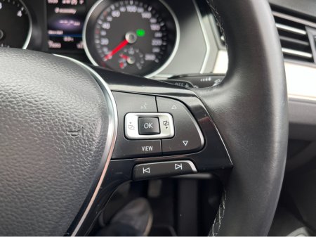 2019 Volkswagen Passat - thumbnail 25