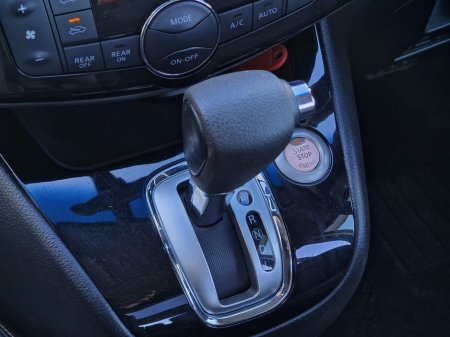 2016 Nissan Serena - thumbnail 2