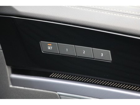 2025 Volkswagen Touareg - thumbnail 10