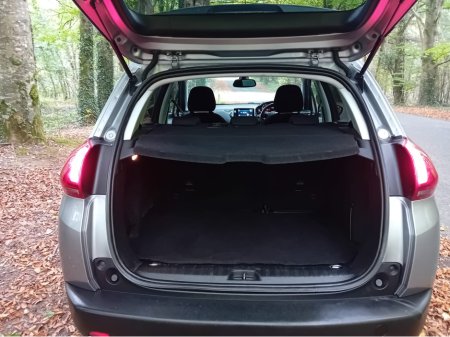 2018 Peugeot 2008 - thumbnail 13