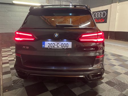 2022 BMW X5 xDrive45e M Sport €43,900 thumbnail