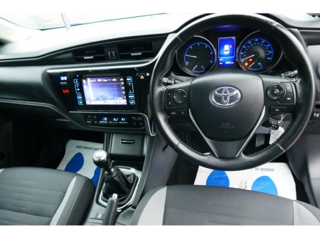 2016 Toyota Auris 1.6 D BUSINESS EDITION 1 110BHP 5DR €12,750 thumbnail