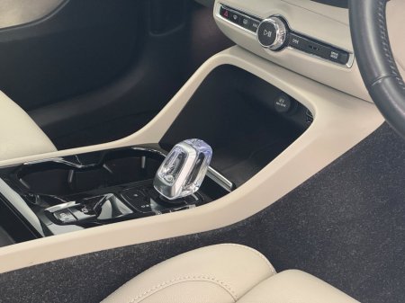 2020 Volvo XC40 - thumbnail 7