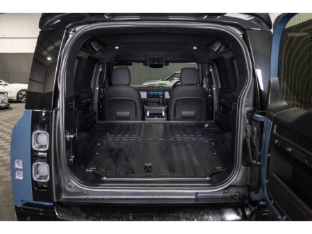 2022 Land Rover Defender 3.0 D300 110 AUTO 4WD €56,911 thumbnail