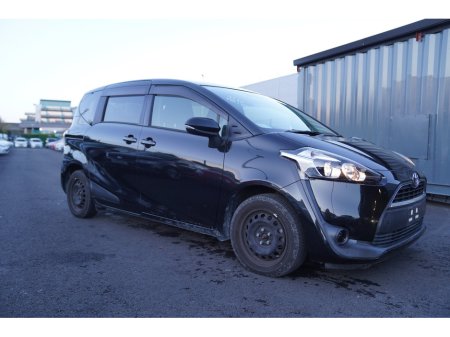 2015 Toyota Sienta  €11,200