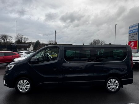 2025 Renault Trafic Passenger - photo 2