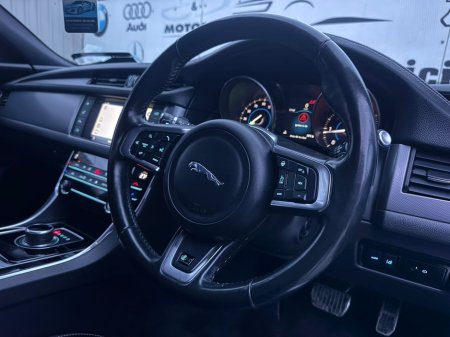 2017 Jaguar XF - thumbnail 12