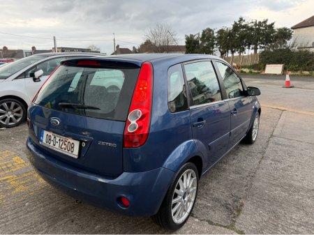 2008 Ford Fiesta - view 4