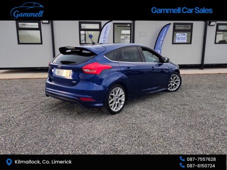 2016 Ford Focus - thumbnail 2