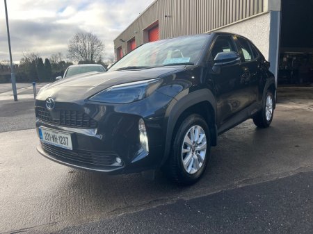 2023 Toyota Yaris Cross 1.5 Hybrid CVT Luna €25,950 thumbnail