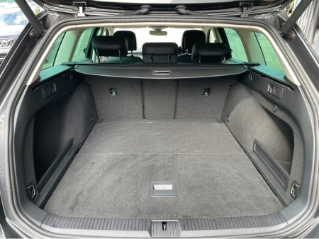 2019 Volkswagen Passat - thumbnail 15