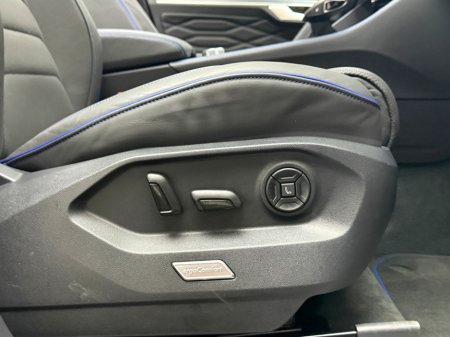 2025 Volkswagen Touareg - thumbnail 16