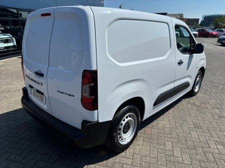 2025 Peugeot Partner  €32,850
