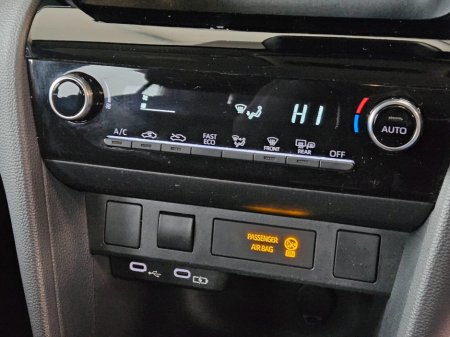 2025 Toyota Yaris Cross - thumbnail 12