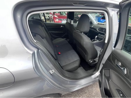 2016 Peugeot 308 - thumbnail 17