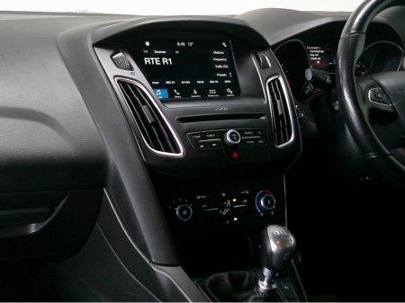 2018 Ford Focus - thumbnail 16