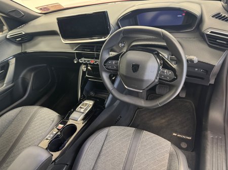 2025 Peugeot 2008 - thumbnail 8