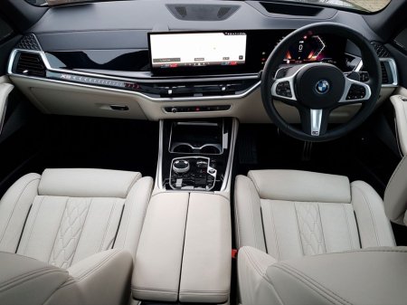 2025 BMW X5 xDrive50e M Sport thumbnail