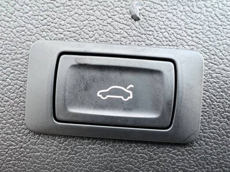 2015 Audi A4 AVANT S-LINE 2.0 TFSI // SERVICE HISTORY // NEW 19" S-LINE ALLOYS // DUAL ZONE CLIMATE CONTROL €17,900 thumbnail