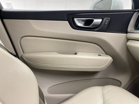 2023 Volvo XC60 2 YEARS VOLVO SELEKT WARRANTY T6 core PHEV 350hp €42,995 thumbnail