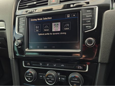 2015 Volkswagen Golf 1.4 TSI HI SPEC HIGHLINE EDITION * ALCANTARA SEATS * REV CAMERA - BLIND SPOT - REAR TRAFFIC ASSIST - SIMI DEALER -  BLUEMOTION €15,450 thumbnail