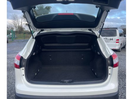 2015 Nissan Qashqai 1.5 DSL SV 4DR LOW KM €8,450 thumbnail