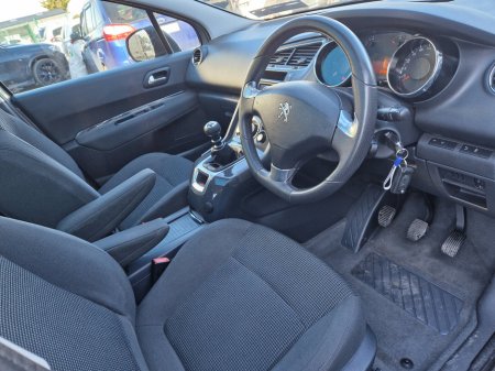 2016 Peugeot 5008 - thumbnail 11