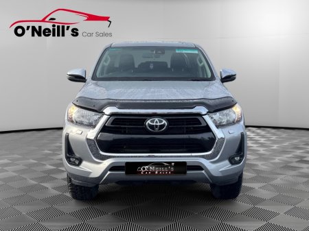 2025 Toyota Hilux - view 4